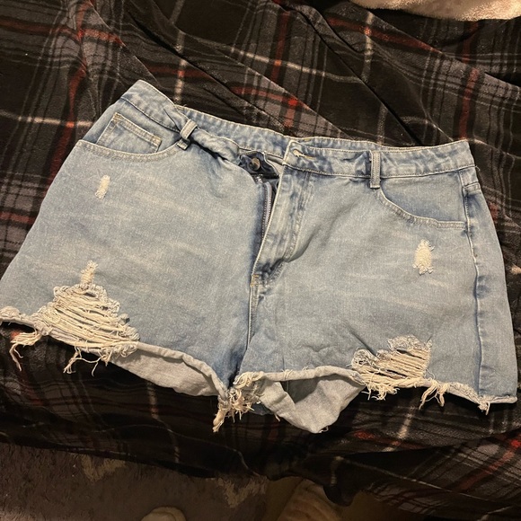 Shein shorts 🤍 - Picture 1 of 3